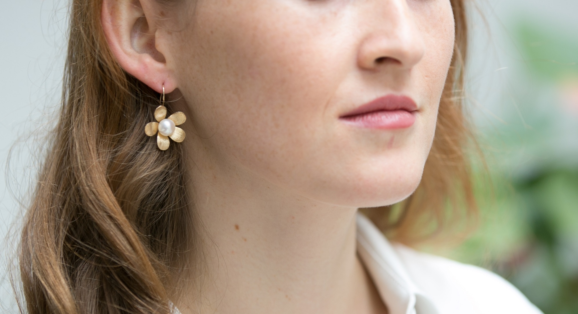 gold daisy cropped